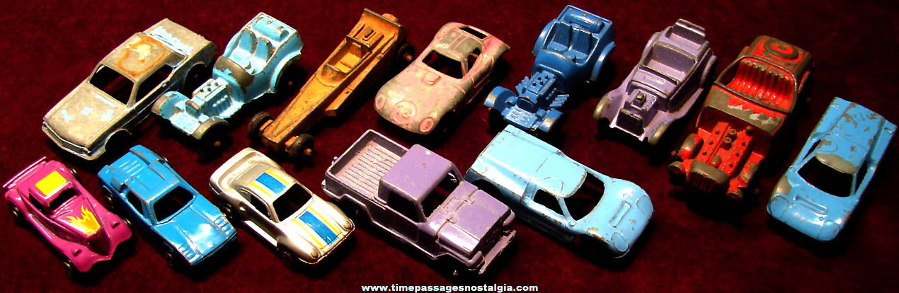 (13) Old Painted Metal Tootsietoy Miniature Diecast Toy Cars