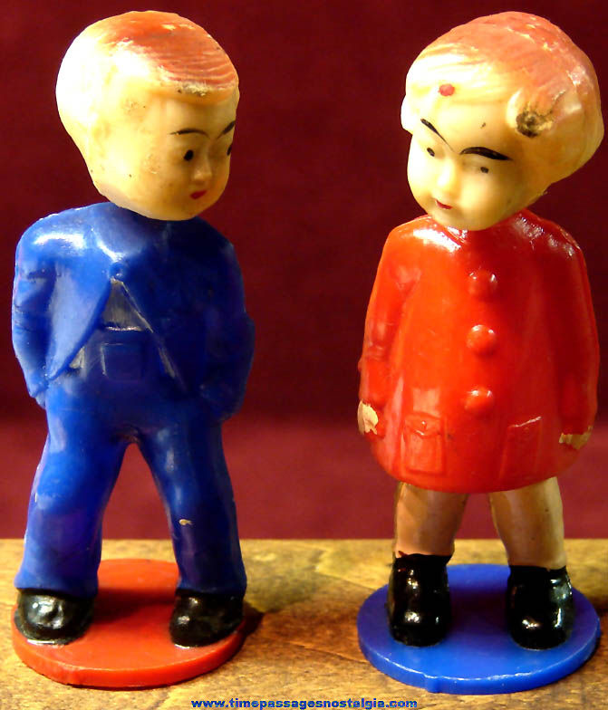 Old Miniature Hard Plastic Magnetic Kissing Toy Doll Figure Set