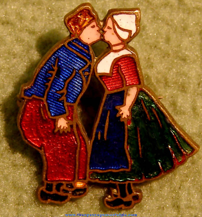 Old Enameled Metal Dutch Boy & Dutch Girl Kissing Jewelry Pin