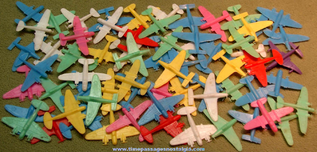 (67) Small Old Plastic Toy Military Airplanes