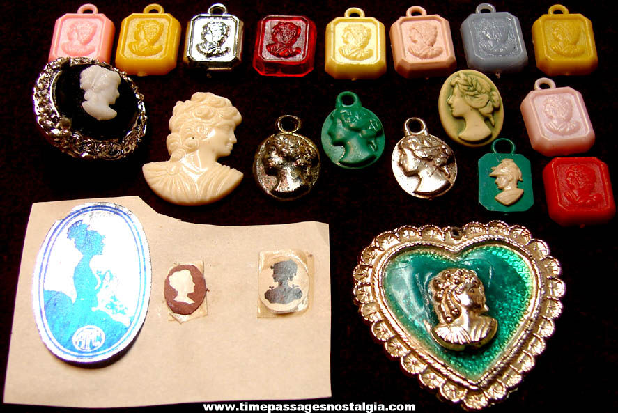 (21) Small Old Toy Cameo Type Jewelry Items