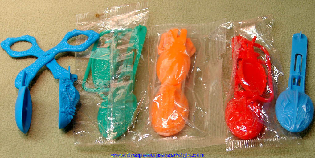 (5) Different Old Mechanical Cereal Prize Plastic Toy Dinosaur Cereal Spoons