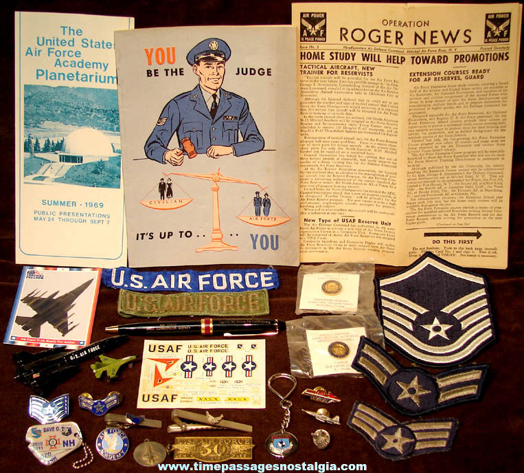 (27) Different Small United States Air Force and Airman Related Items