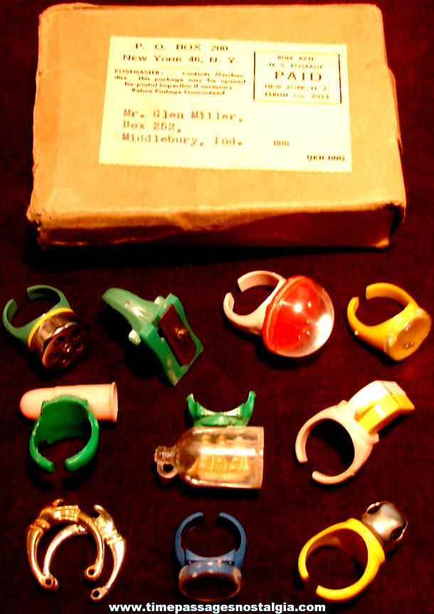 Set of (10) 1957 Quaker Cereal Premium Toy Crazy Rings With Mailer