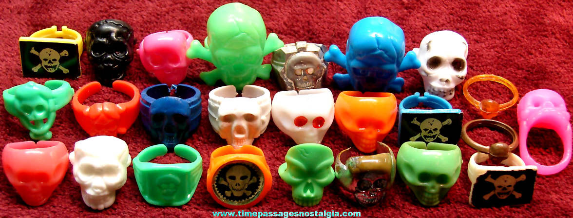 (25) Small Skull Related Novelty Toy Rings