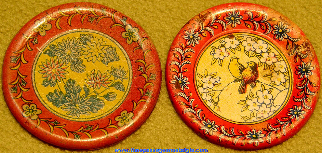 (2) Different Colorful Old Cracker Jack Pop Corn Confection Miniature Lithographed Tin Toy Plate Prizes