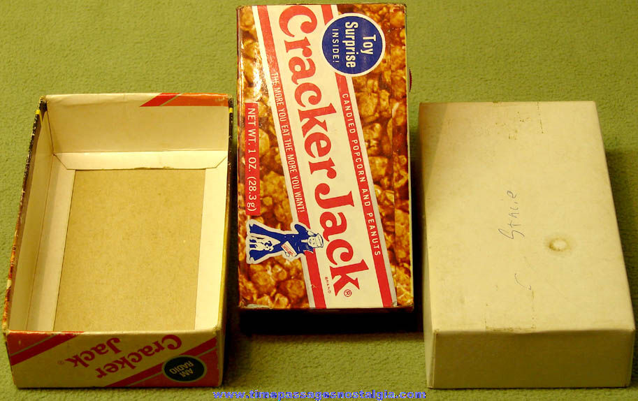 Old Boxed Cracker Jack Pop Corn Confection Advertising Box Justin Transistor AM Radio
