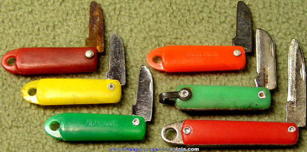 (6) 1960s Gum Ball Machine Plastic & Metal Novelty Toy Prize Miniature Pocket Knives