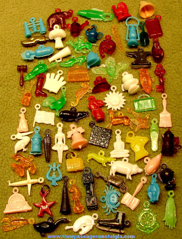 (75) 1942 Cracker Jack Pop Corn Confection Plastic Novelty Toy Prize Miniature Charms