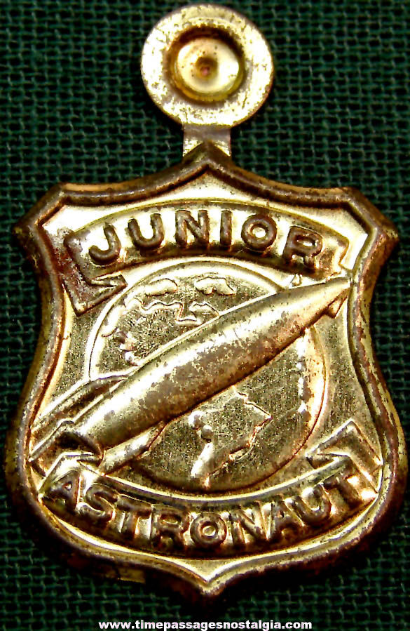 Unused 1950s Cracker Jack Pop Corn Confection Embossed Gold Tin Metal Junior Astronaut Toy Prize Badge