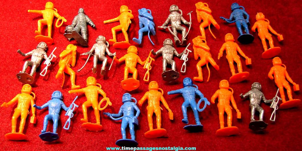 (24) Colorful 1969 Multiple Products Corporation MPC Space Explorer or Astronaut Miniature Plastic Toy Play Set Figures