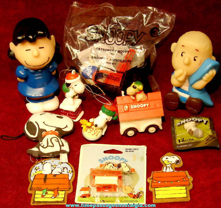 (11) Different Small Old Charles Schulz Peanuts Comic or Cartoon Character Toy Items