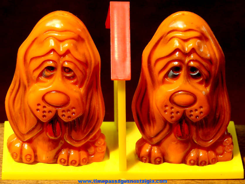 Colorful Old Unused & Boxed Big Eyed Hound Dog Salt & Pepper Shaker Set With Dog House Tray