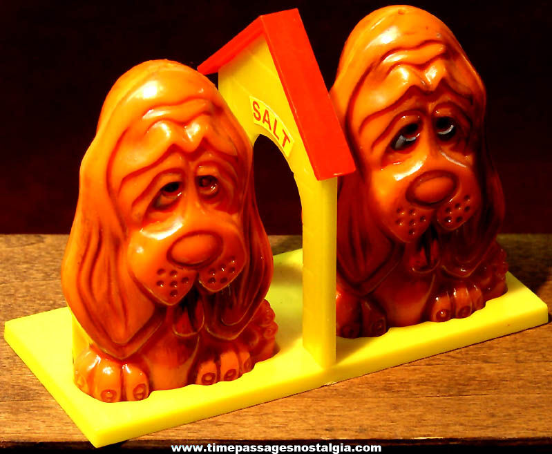 Colorful Old Unused Big Eyed Hound Dog Salt & Pepper Shaker Set With Dog House Tray