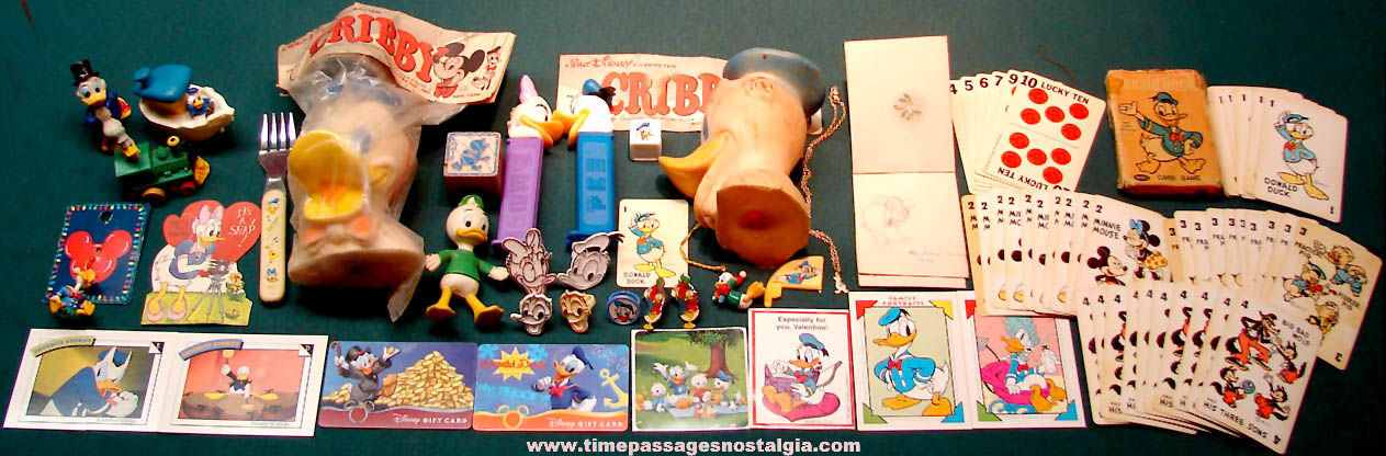 (37) Small Old Walt Disney Donald Duck & Daisy Duck Cartoon or Comic Character Toy Items