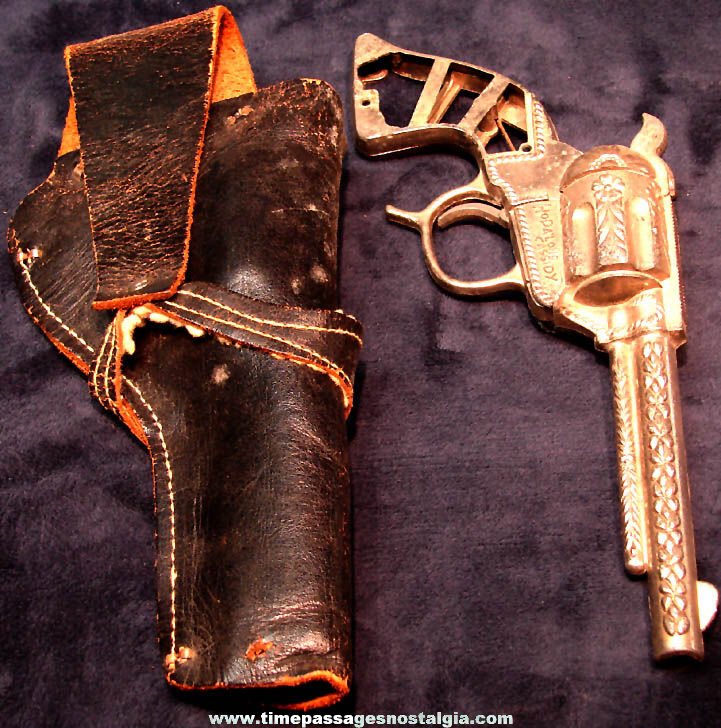 Old Hopalong Cassidy William Boyd Cowboy Hero Character Toy Revolver Gun & Studded Holster