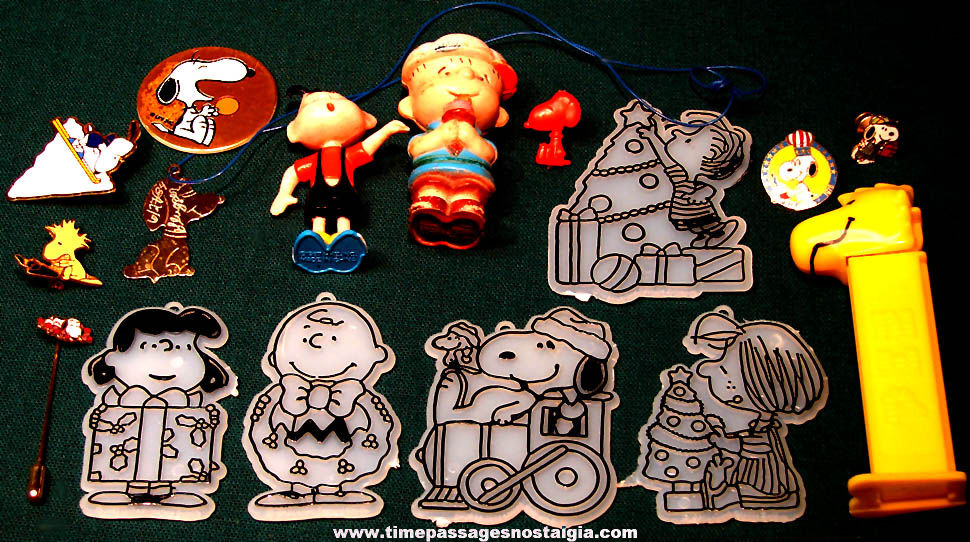 (16) Different Small Colorful Old Charles Schulz Peanuts Cartoon Character Items