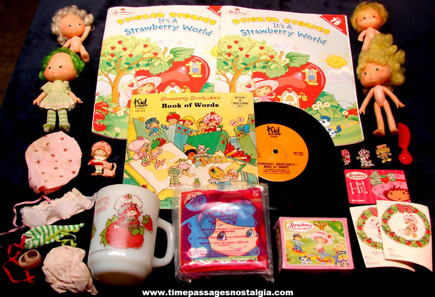(23) Colorful Old Strawberry Shortcake Cartoon Comic Doll Character Items