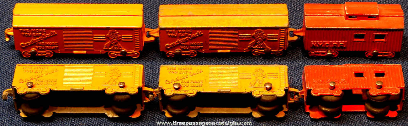 (3) Old Cracker Jack Painted Metal Tootsietoy Company New York Central Railroad Miniature Toy Train Cars