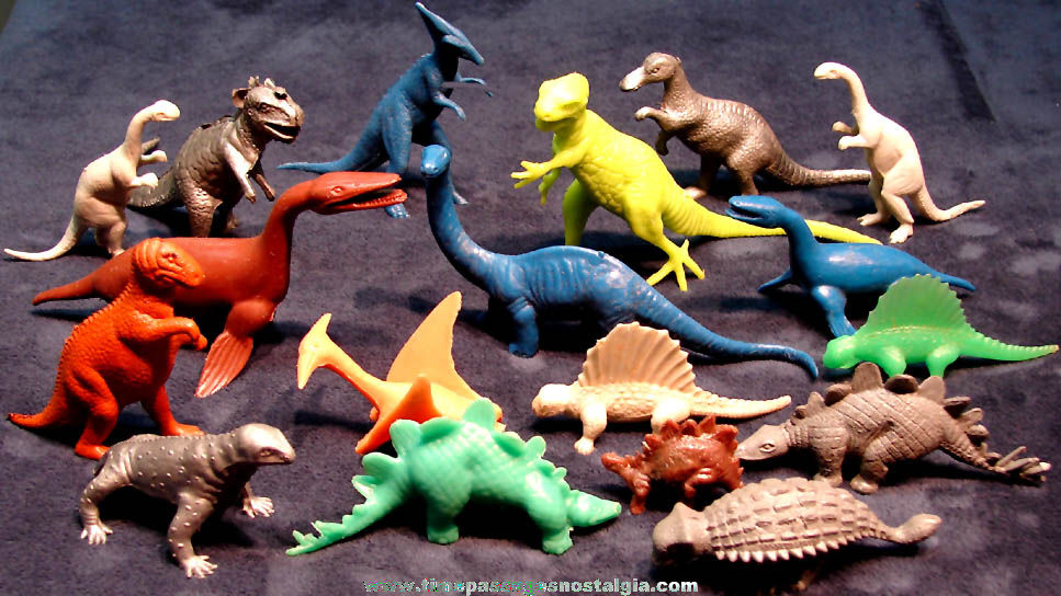 (18) Colorful Old Miniature Plastic Dinosaur Toy Play Set Figures
