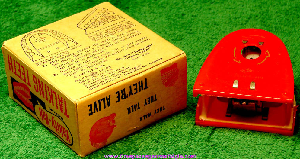 Boxed 1949 H. Fishlove & Company Novelty Joke Yakity Yak Talking Teeth