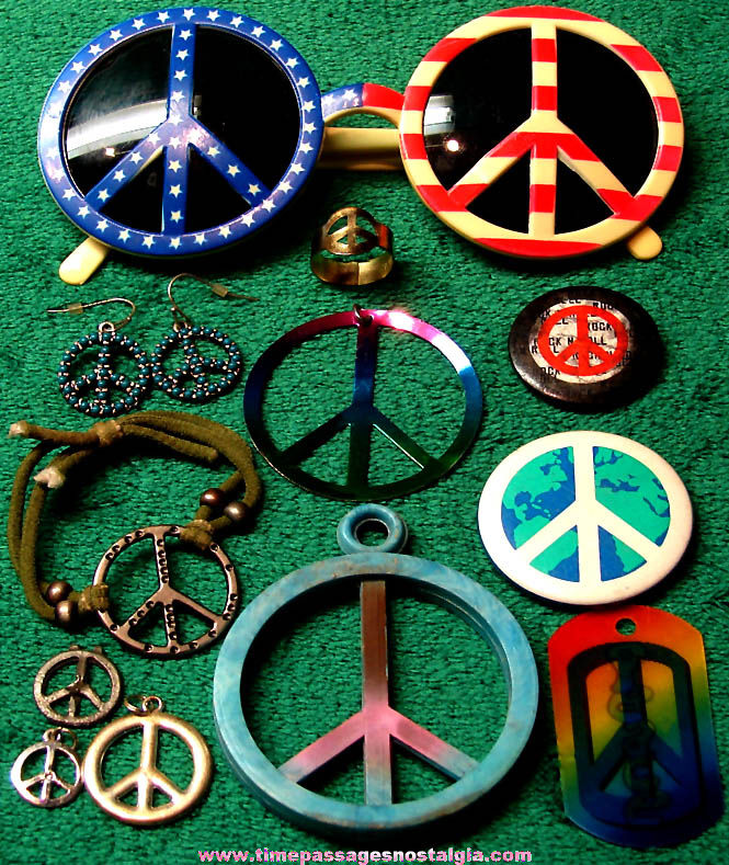 (13) Different Small Old Peace Sign Items