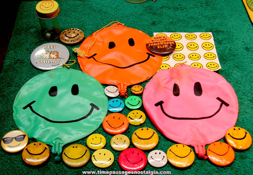 (41) Small Old Colorful Smiley Face Character Related Items