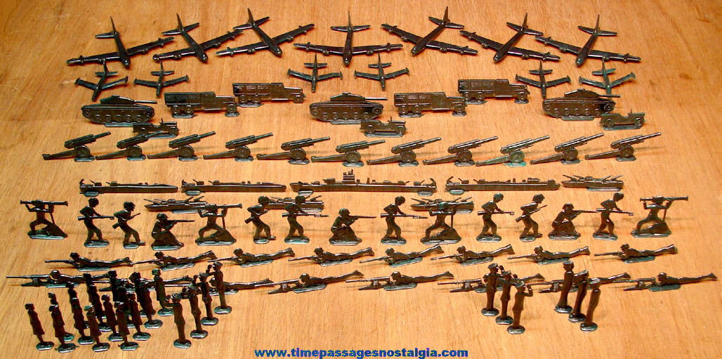 (100) Old Toy Soldiers Plastic Play Set Figures With Foot Locker Box & Advertisement